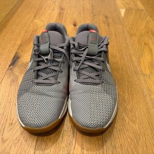 Nike Men's Metcon 8 Pewter Grey Gum Red Lifting Shoes Size 9.5